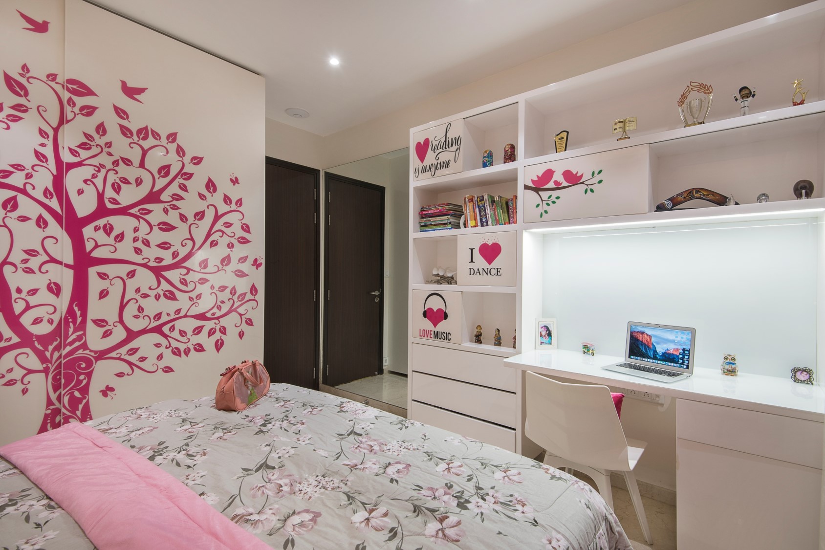 2 DAUGHTERS BEDROOM 1 (2)